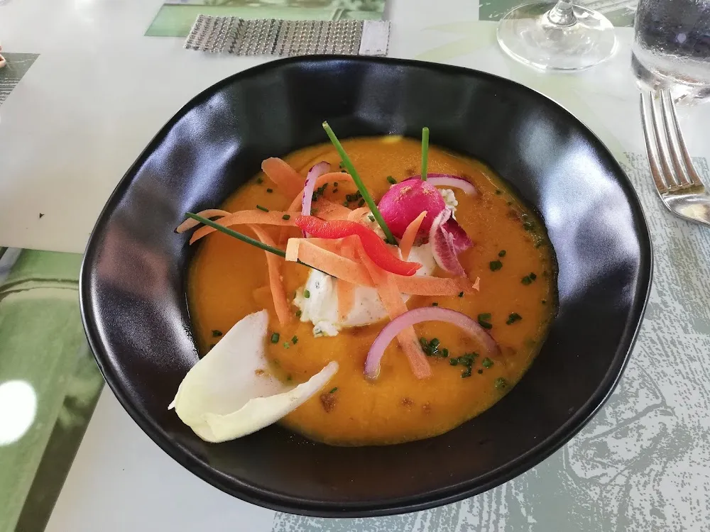 Velouté de Carottes Au Cumin Et Mousse de Chèvre Fermier